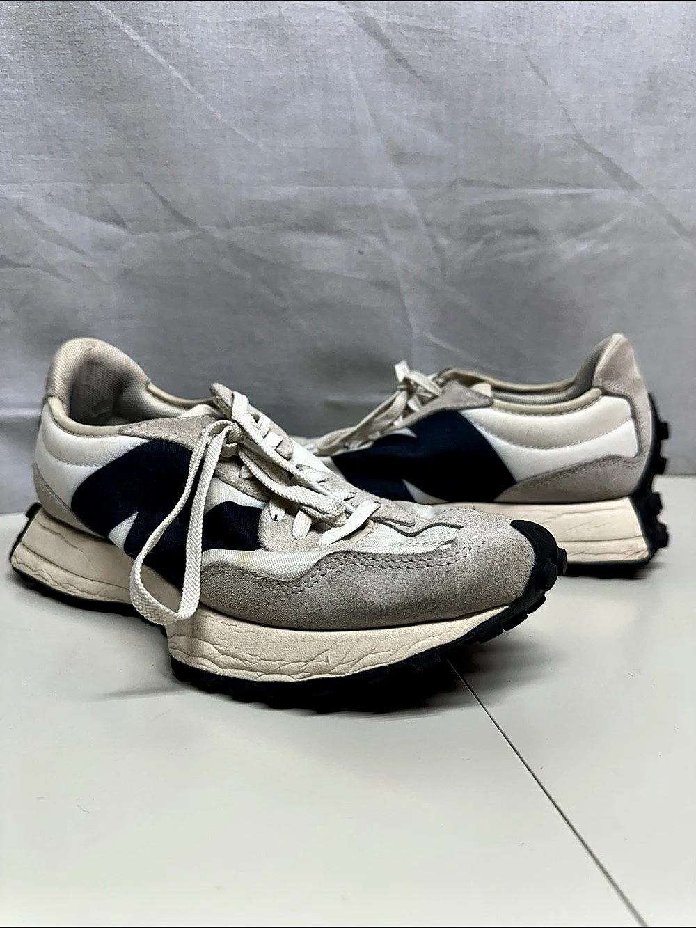 New Balance 327 Women's Sneakers White & Black US 7.5